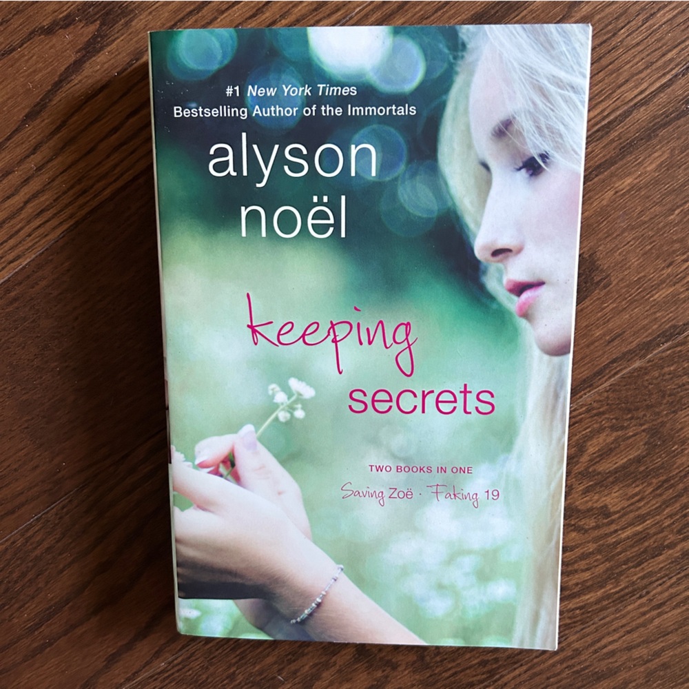 4 books for $16 - KEEPING SECRETS by Alyson Noel